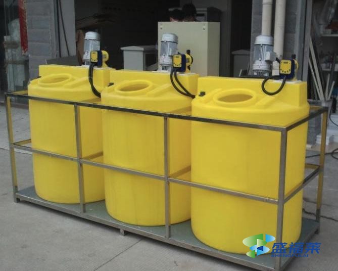 絮凝劑用離心機(jī)的投加點(diǎn)的選擇及投加量（離心機(jī)投加絮凝劑的方法）